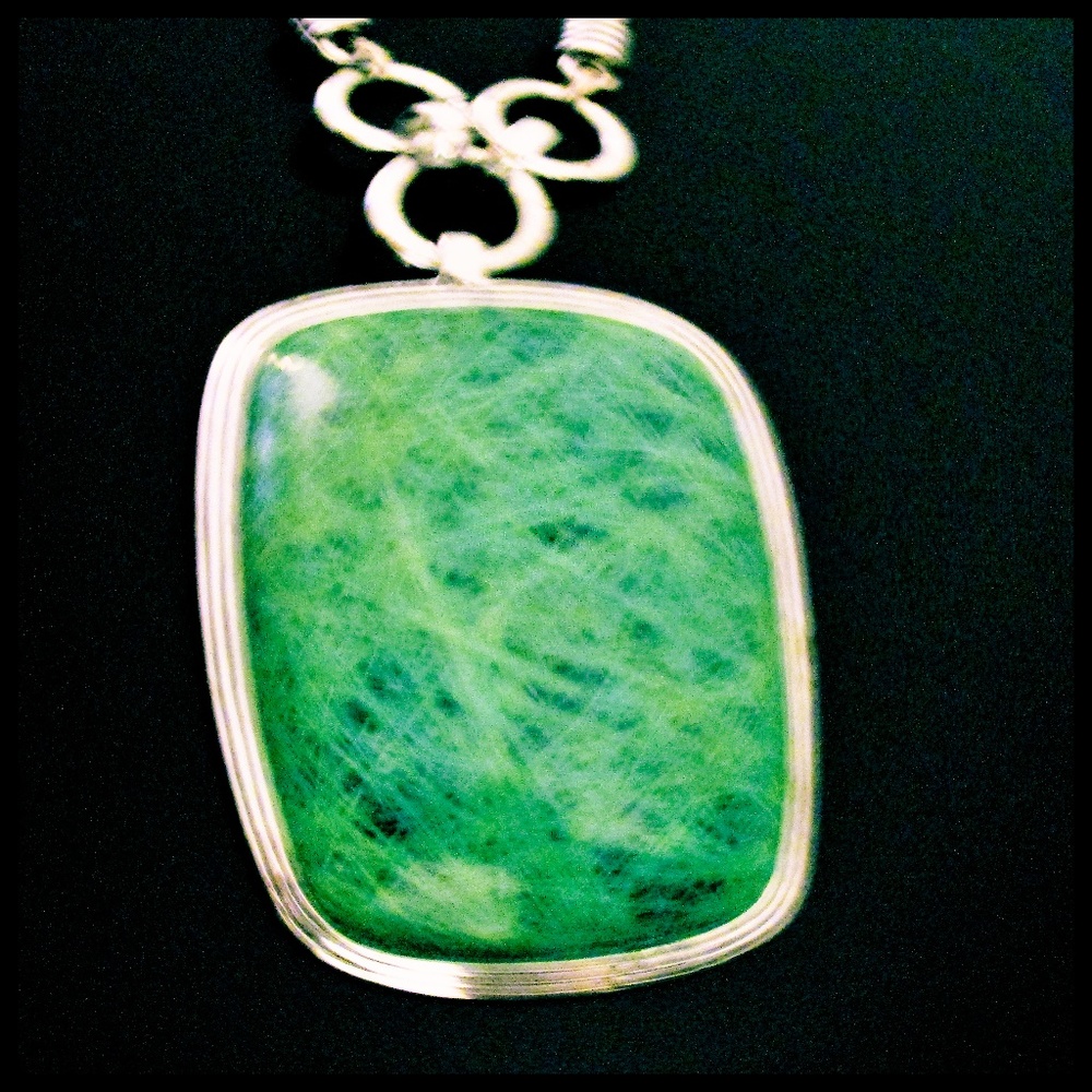 NECKLACE-AND-EARRING-SET - Picture 4 of 4